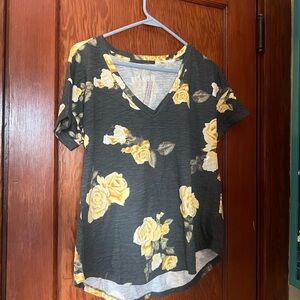 NWT Women's Floral Short Sleeve Maurice’s NEW with Tags Size Medium Floral Shirt